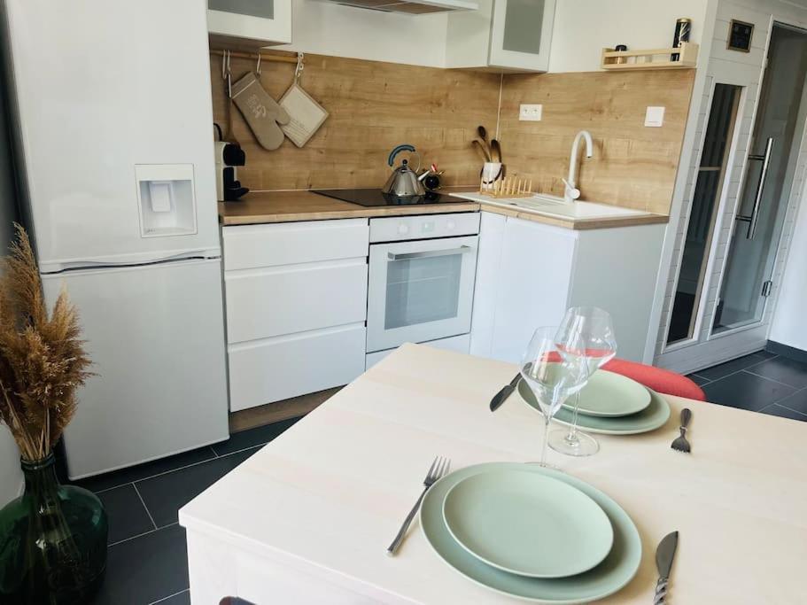 Appartement Glamour Tout Equipe Avec Balneo Et Sauna Nancy Exterior photo